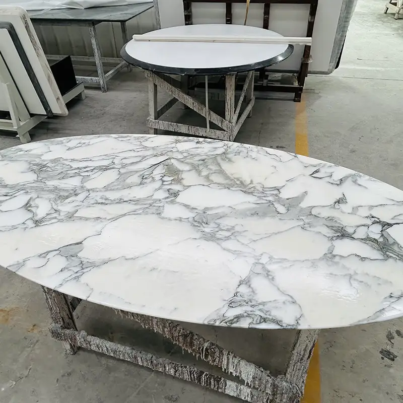Mesa de mármol de Arabescato