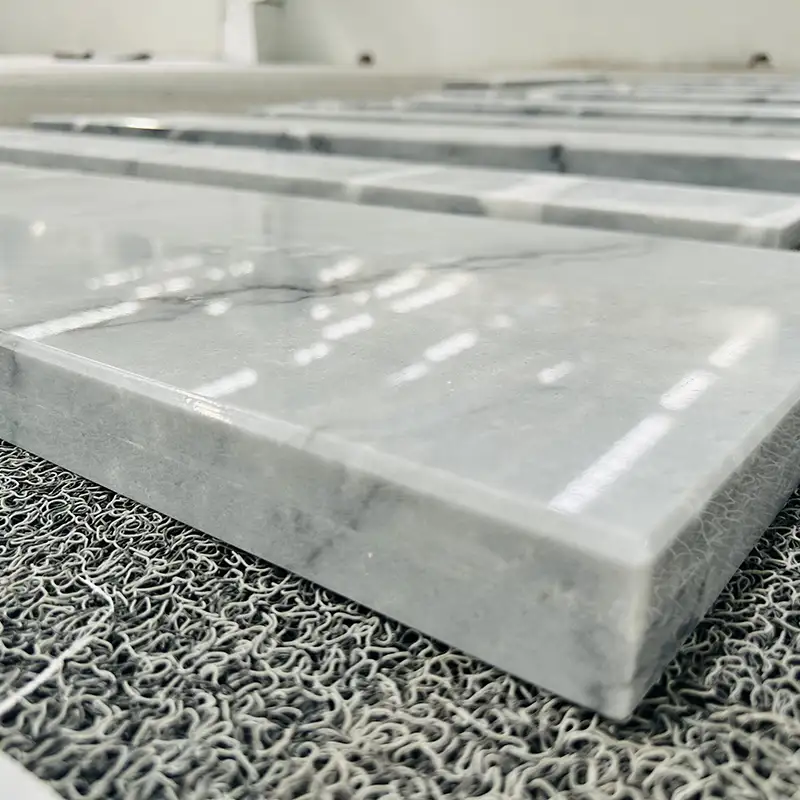 Azulejos de mármol de Bruce Gray